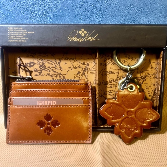 Patricia Nash Handbags - NWT Patricia Nash Heritage Credit Card Holder & Floret Key Ring Gift Set